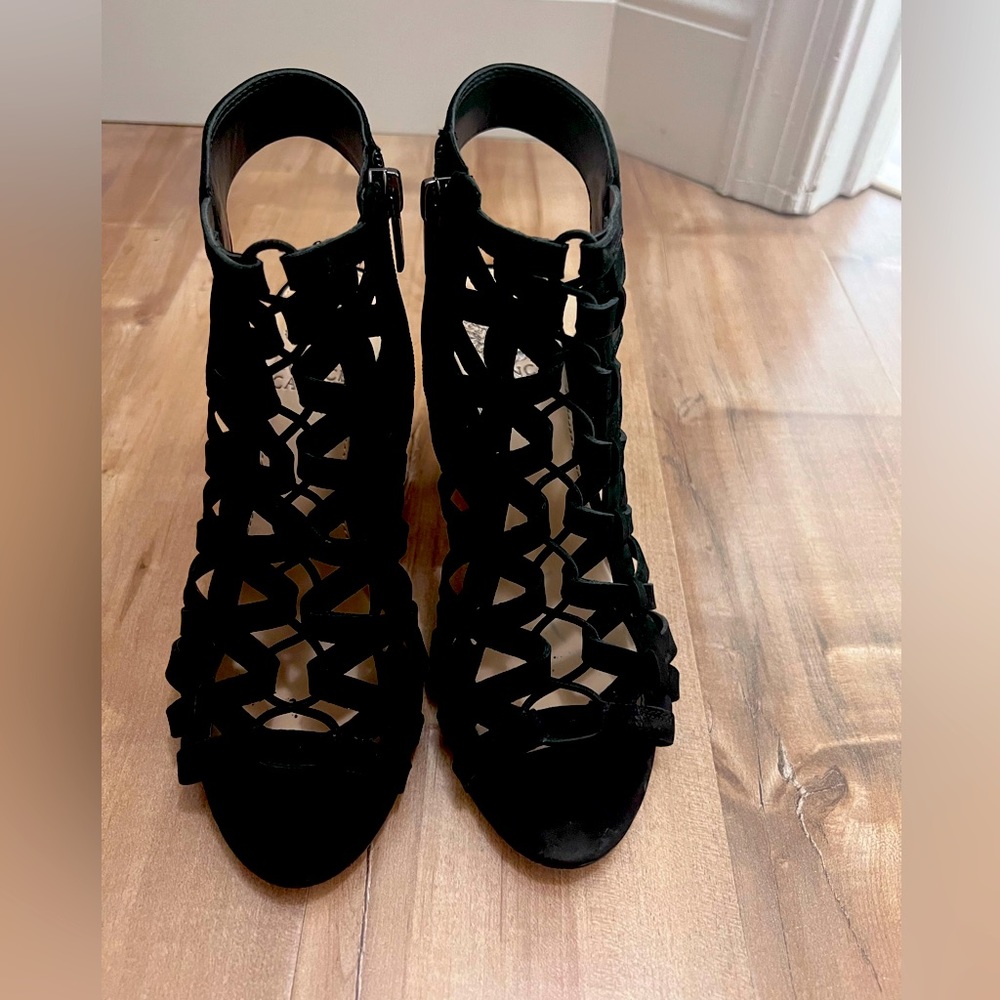 Vince Camuto Black Sandal!!! 🔥🔥🔥